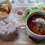 Cafe ku:nel - シチュー・ド・ハンバーグランチ（1,000円）　雑穀米も有難いです