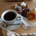 松華堂菓子店 - アンズのパフェとコーヒー