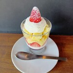 PROUD COFFEE - いちごパフェ