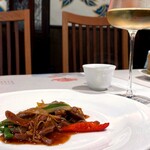 施家菜 - [肉料理] ・豚タンの青椒肉絲