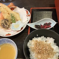美濃吉 - 天ぷら盛り合わせ　＋　ごはん（じゃこ山椒付き）