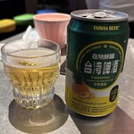 ダパイダン105 - ■台湾ビール パイナップル（台湾啤酒 甘甜鳳梨￥693：ビールの苦味を抑えた軽い口当たりと、パイナップルの華やかな香りと甘みが特徴。アルコール度数は2.8%と低く、ジュース感覚で手軽に楽しめるカクテルのような味わい。