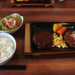 ハンバーグ・ステーキ&J - 料理写真:100g×100gのＷハンバーグ
