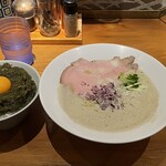 金沢濃厚煮干豚骨 伊乃心 - 