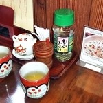 Iwa kado - そば茶と卓上の薬味など