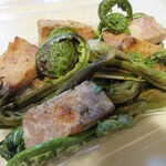 ポエム - こごみとタラの芽とスパム炒め350円