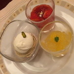 インペリアルバイキング サール - ディナーバイキング・土日祝日（８，７００円＋サービス料１０％）のマロンクリーム・濃厚イチゴムース・オレンジとレモンのゼリー２０１５年３月