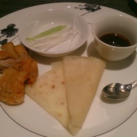 中国料理 星ヶ岡 - 鶏唐揚げの春餅(シュンピン)包み