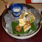 吉力 - 新たまねぎのすり流し、ふぐのにこごり、一口茶巾寿司、酒盗その他