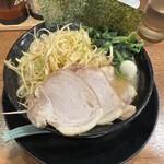 横浜家系ラーメン 春吉家 - 料理写真: