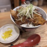 味噌乃家 - 豚丼（大盛）880円