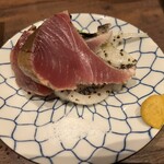 藁焼 みかん - 刺身の盛り合わせ。鰹のたたき(藁焼き)