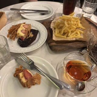CAFE AUX BACCHANALES_0