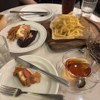 CAFE AUX BACCHANALES_1
