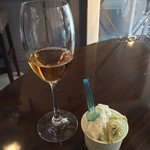 ジェラテリア アクオリーナ - デザートワインのセット、2種盛り ピスタッキオ、チロレーゼ（1200円）