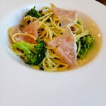 カフェ ぴど - 私は期間限定パスタから生ハムとブロッコリーのバジルペペロンチーノ✨✨