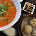 龍香 - 坦々麺と小龍包とデザート…写らなかった(´＿｀。)