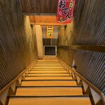 やきとん串焼き酒場 青二才 - 地下一階です