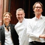 Restaurant Chez Yvonne - シェフ ドミニク・ラドマシェールさん 製作実演（中央）