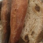 スモールワンダーランド - 自家製のパン レーズンとミニバケット