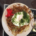 助平屋 - 焼きそば。黒焼きそば、頼みたかったのに、間違えちゃった。