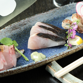 〆の炊き込みご飯を味わえる2つのコース。デートや宴会に
