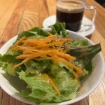 ピッツェリア ロッコ - ランチサービスのセットサラダとセットドリンク(ホットコーヒー)