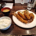 洋食SAEKI - ミックスフライランチ　ご飯と味噌汁置き直した。