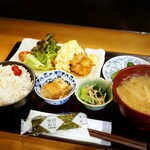 でんでんでん - ちきん南蛮（中）と麦ご飯（大）でお腹いっぱいになります