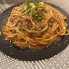 Uomi - 麺は四角く切られた歯触りの良い生パスタ「キタッラ」だそう。あと「シェフは100万食のパスタを作ってきた」と記されているのですが、どこで？なんで？のエビデンスがどこにも書かれていないので謎感は残ります…