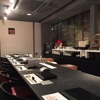 鮨割烹　ふくおか - カウンター９席
