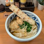 麺匠 釜善 - とりちくわ天うどん 1050円