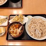 手打ちうどん 和 - 料理写真:肉汁うどん (並盛)+揚げもちと野菜の天ぷら