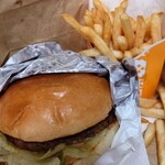 ゼッテリア - 絶品ビーフバーガー（ポテトMセット）：¥790