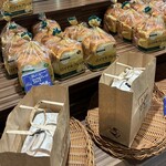 ヤオコーピノ - 料理写真:ハチコーのパンがいぱーい