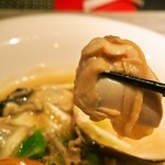 チャイナカウンターTAKE - おまかせコース（牡蠣と蛤の腐乳炒め）