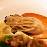 チャイナカウンターTAKE - おまかせコース（牡蠣と蛤の腐乳炒め）