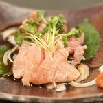 酒・肴 おまた - 宮崎出身で鳥刺しにはうるさい私も…
            容易に太鼓判を押せる美味しさです(*´ω｀*)♡