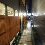 羅漢 - 路地の雰囲気です