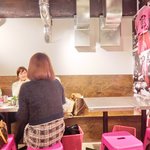 ガイトーンShinbashi - 【'15/03/13撮影】店内のテーブル席の風景です