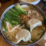 ヒノデ餃子 - 餃子鍋　野菜がたくさんが嬉しいですね