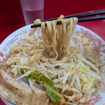 ラーメン二郎 - 麺をアップ