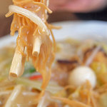 餃子の王将 - バリバリ麺と餡が絡んで懐かしい味。