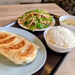 ぎょうざ大好 - チンジャオロース定食
