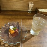 ヒライノイタリアン ガッティリベリ - おとおしのハムが酒に合う