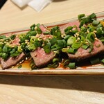 牛タンとクリスピー餃子 ひまわり - 牛タンのタタキ