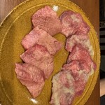石垣島 焼肉樹苑 - 石垣牛　厚切り特上塩タン＆ニンニクタン