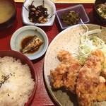 とりの - むね、もも定食 ¥780
            ご飯お代わり自由
            生卵1こサービス