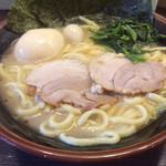 Gocchi - 豚骨醤油味玉ラーメン 750円