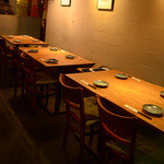創作鉄板料理とワインを楽しむ店 ～渋谷 居酒屋 花花～ - 眺めの良いテーブル席
